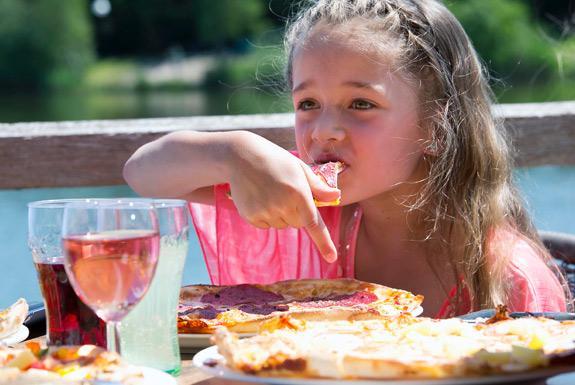 Pizza essen | Ferienpark Weerterbergen