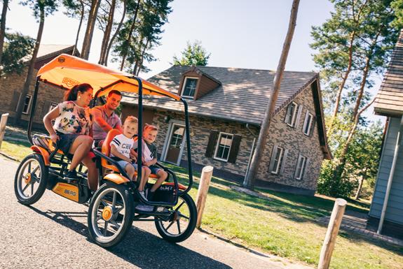 Familie auf einem Fahrrad | Ferienpark Weerterbergen